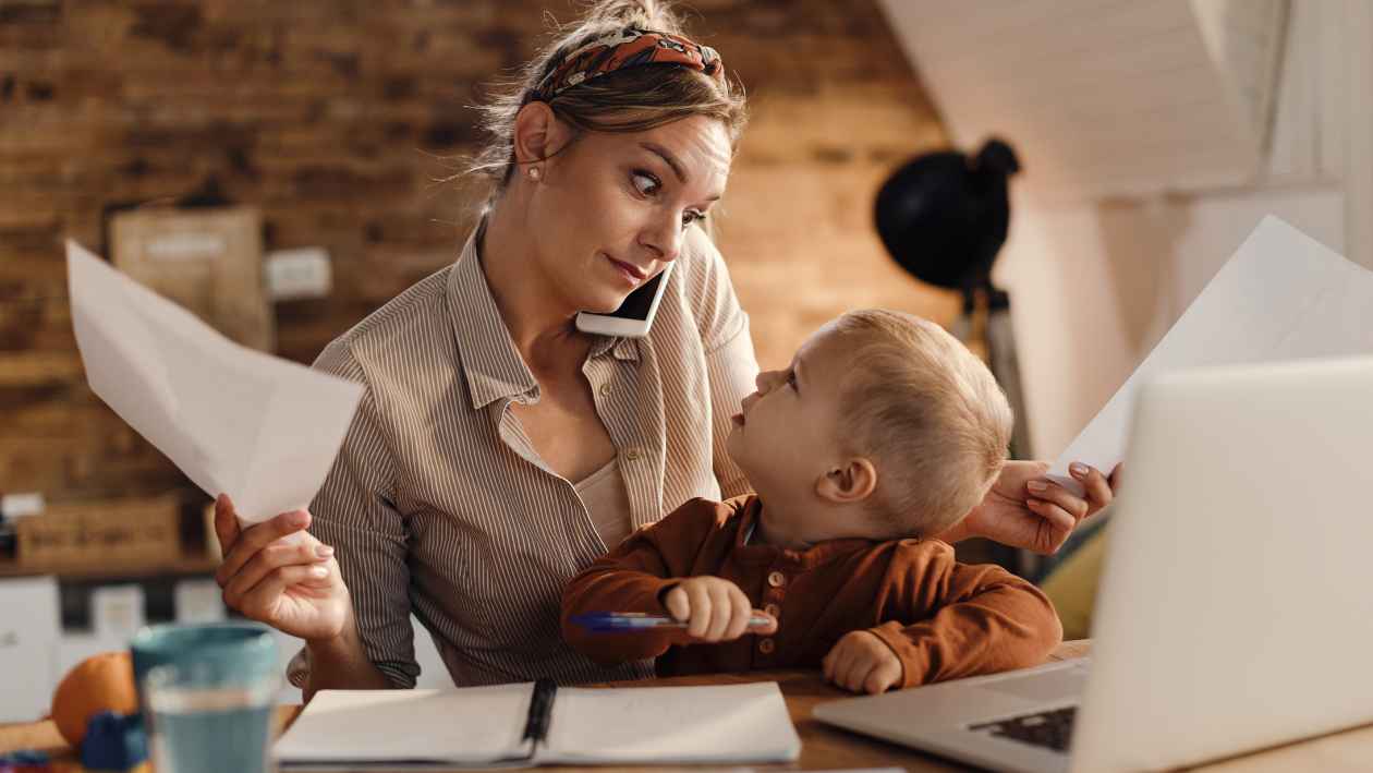 mother-balance-work-and-family-life-multitasking